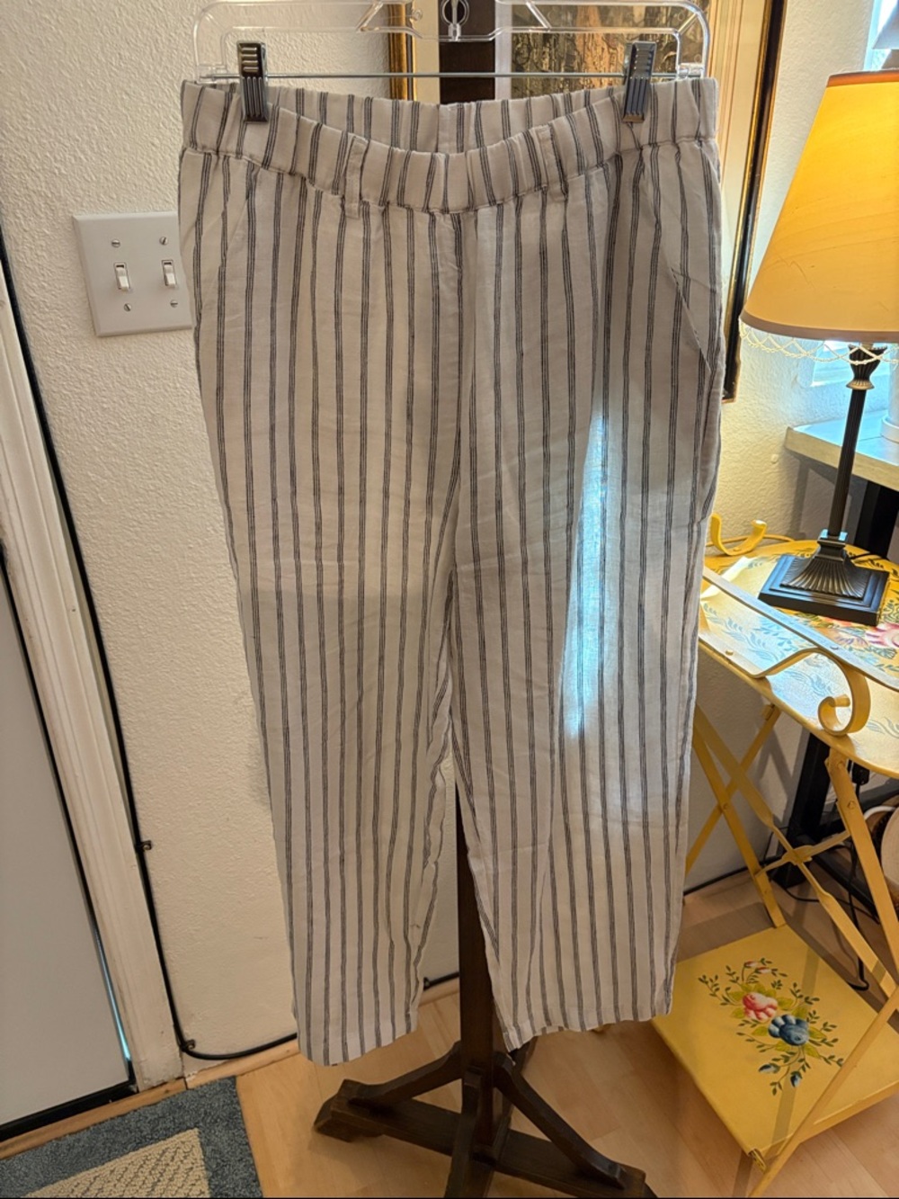 Quince Women’s Vertical Stripe 100% Linen cropped pants. Black and white.